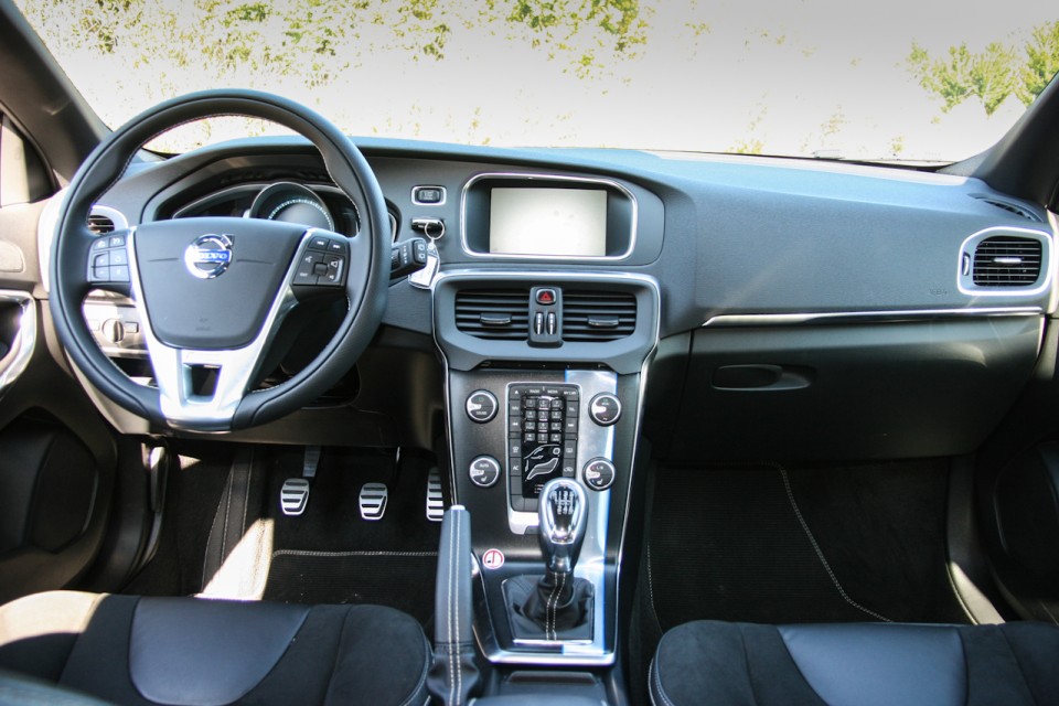 Volvo V40 video + rijtest Love At First Drive